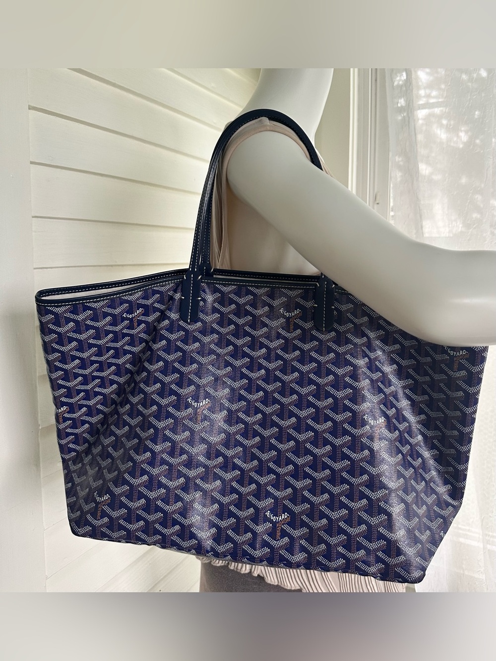 💙Authentic Goyard Saint Louis Pm Navy tote comes with the pouch